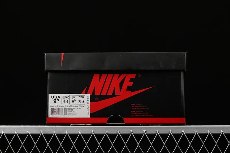 All Categories Air Jordan Jordan Series Basketball Shoes Air Jordan 1 High Air Jordan 1 Retro OG "Neutral Green" AJ1 SP19 Limited Joe 1 Versatile Cultural Basketball Shoes "Gray Black Fluorescent Green Luminous" 555088-070